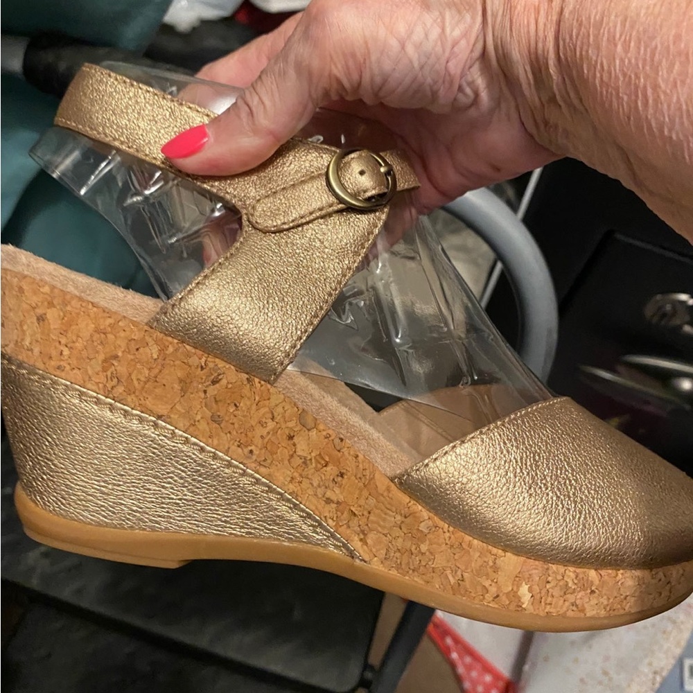 Like New dansko gold wedge heels 38
